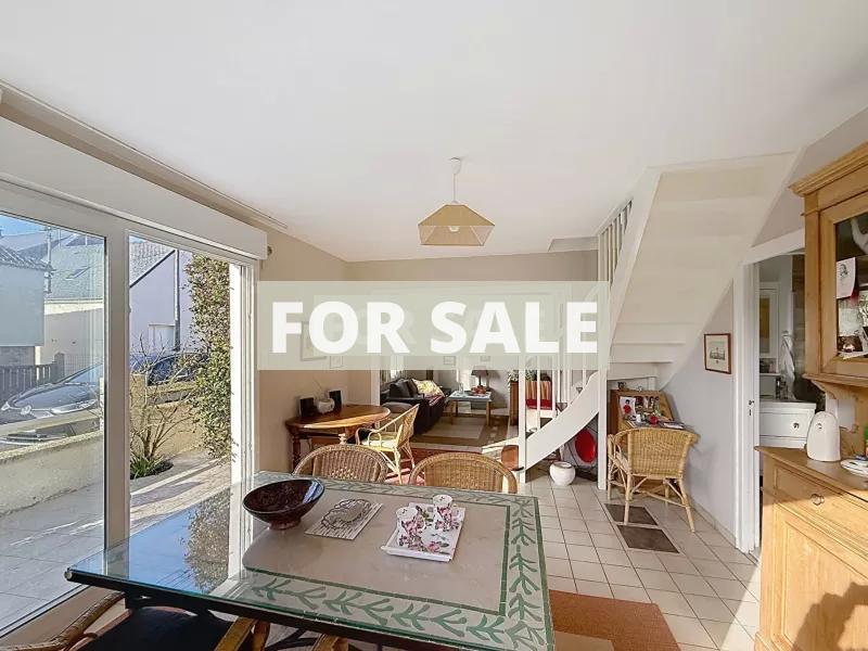 Detached House in Coastal Resort Town