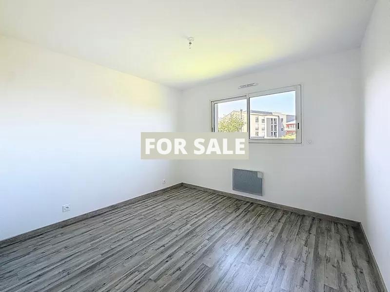 Detached House with Garden by the Coast