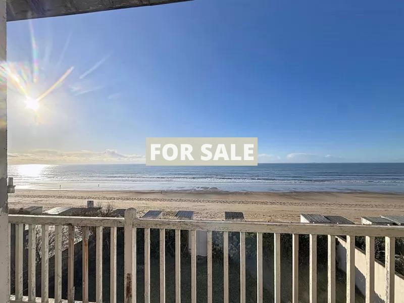 Detached Sea Front Property with Panoramic Sea Views