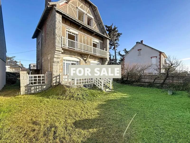 Detached Sea Front Property with Panoramic Sea Views