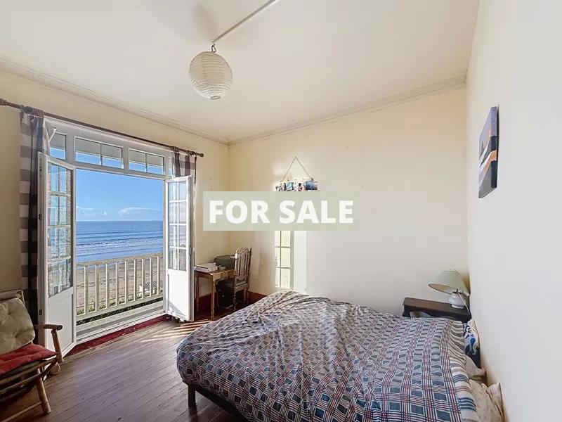 Detached Sea Front Property with Panoramic Sea Views