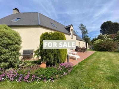 Detached House with Garden By the Coast