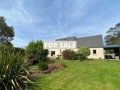 Detached House with Garden By the Coast