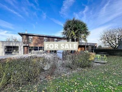 Contemporary Detached House in Private Setting