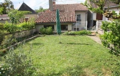 €72000 - Pretty Little Town House