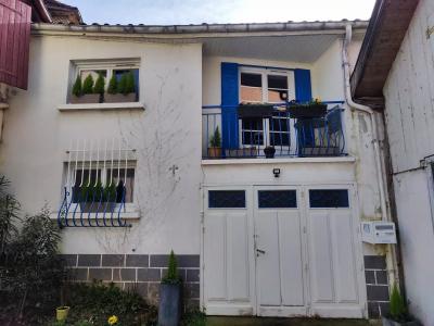 Town House With Courtyard and Garage