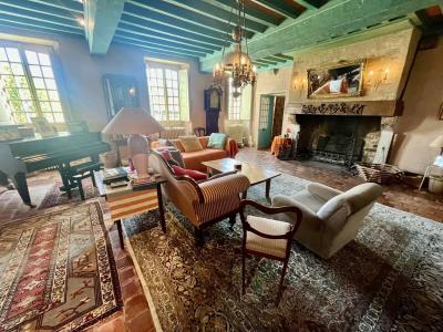 Manor House With Outbuildings with Private Access To The River