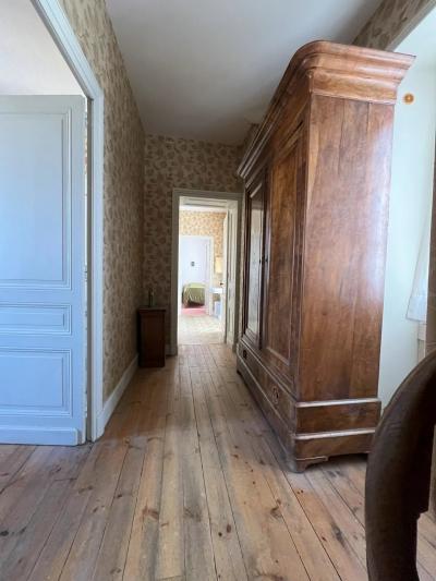 Manor House with Outbuilding in Almost One Acre