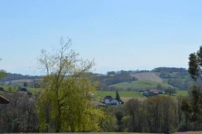 Farmhouse with Guest House, Pool & Mountain Views