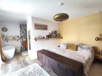 Beautiful Detached House With Pool And Garden