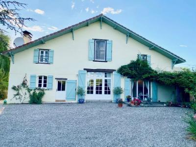 Elegantly Renovated Landaise Farmhouse With Swimming Pool And 2 Hectares Of Land