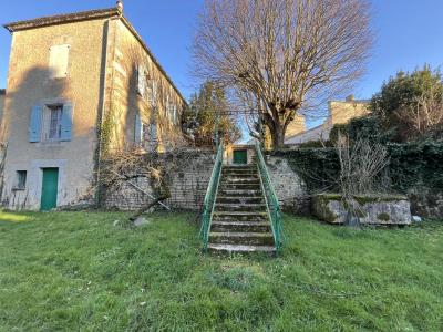 Habitable Detached House with Lovely Garden