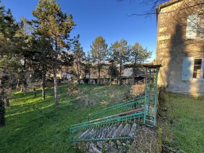 Habitable Detached House with Lovely Garden