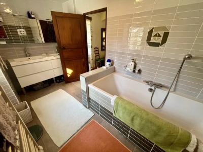 Manor House With Outbuildings with Private Access To The River