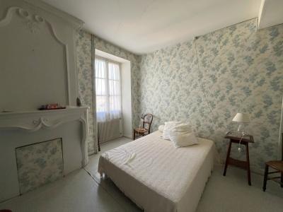 Manor House with Outbuilding in Almost One Acre