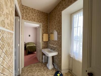 Manor House with Outbuilding in Almost One Acre