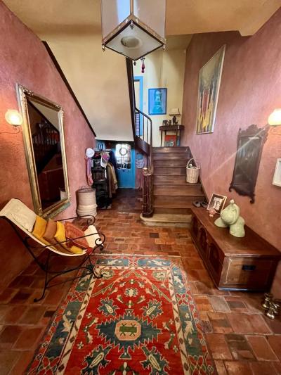 Manor House With Outbuildings with Private Access To The River