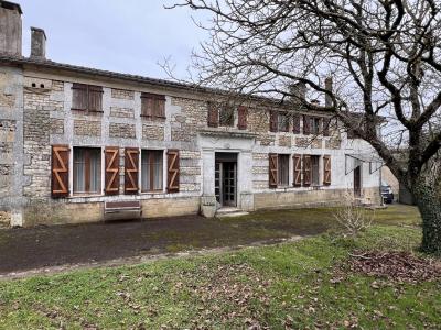 Large Property To Renovate, 15 Minutes From Angouleme.