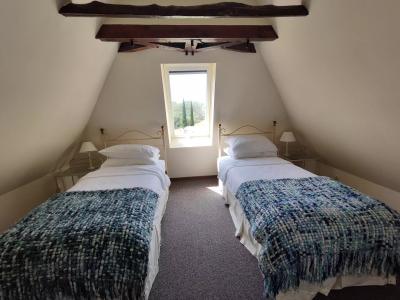 Farmhouse with Guest House, Pool & Mountain Views