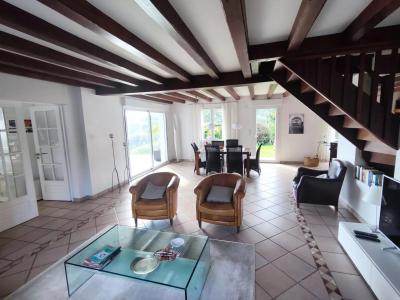 Architect Designed House With Pool And Breathtaking Views