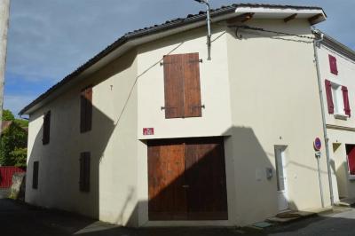 Lovely House in a Charming Floral Town