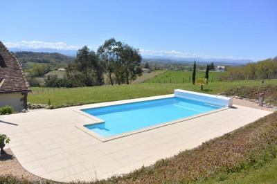 Farmhouse with Guest House, Pool & Mountain Views
