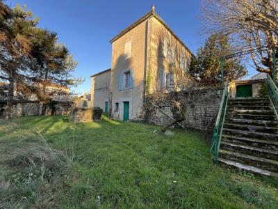 Habitable Detached House with Lovely Garden