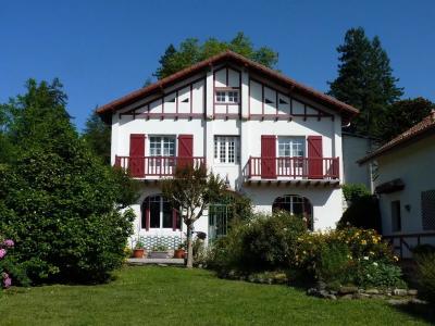 Beautiful House With Guest House And Garden