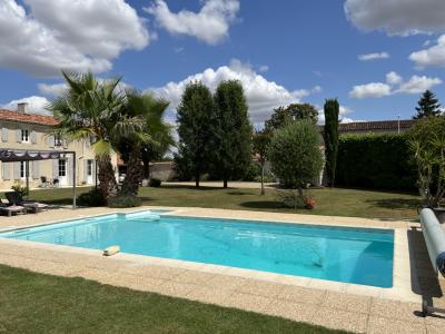Detached House with Swimming Pool in Landscaped Gardens