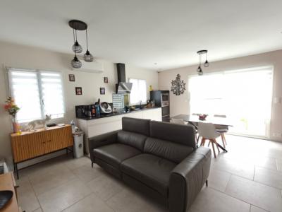 Recent Single Story Villa On Enclosed Garden