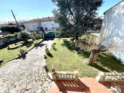 Lovely House with Pool in Garden plus Garage