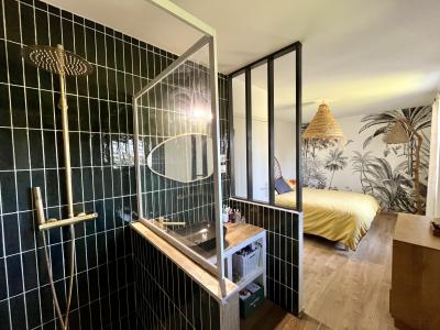 Fully Renovated Detached House with Pool