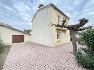 Neat Detached Villa with Garden