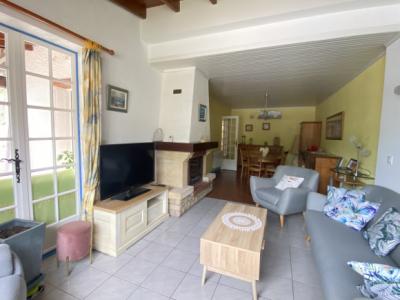 Detached Villa with Lovely Mature Garden