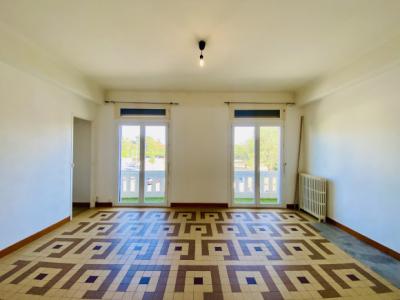 Apartment With Balcony by the River Aude