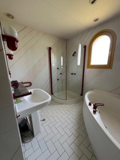 Detached House with Tower and Garden