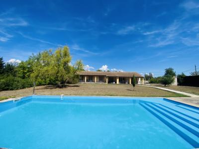 Single Storey Villa With Swimming Pool