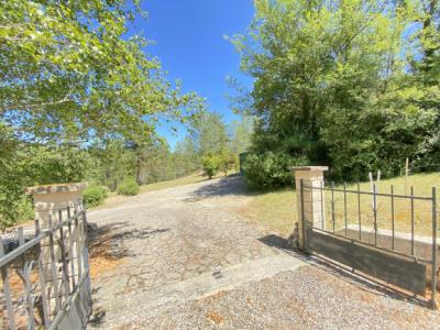 Villa With Swimming Pool And Large Garden