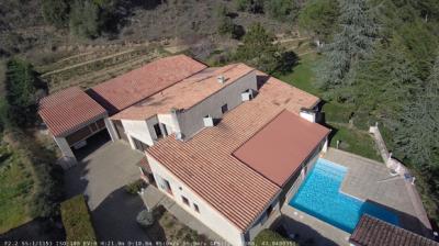 Large Villa With Outbuilding And Quality Services