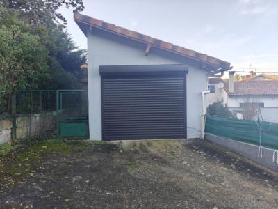 Detached Villa with Garden And Garage