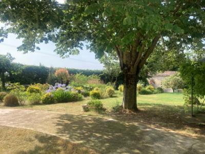 Property in Wooded Park of 2 Hectares with Outbuilding, Water Sources And Lake
