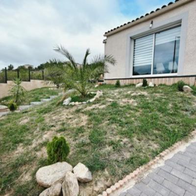Recent Single Story Villa On Enclosed Garden
