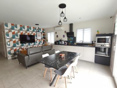 Recent Single Story Villa On Enclosed Garden