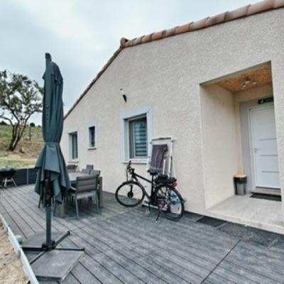 Recent Single Story Villa On Enclosed Garden