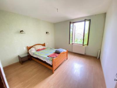 Detached Villa With Garden