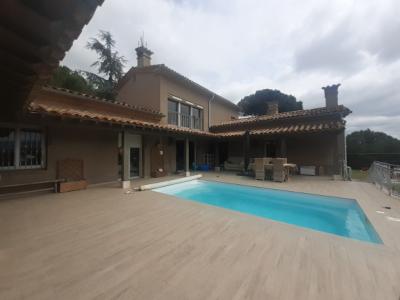 Detached House with Pool and Open Views