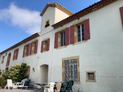 Property in Wooded Park of 2 Hectares with Outbuilding, Water Sources And Lake