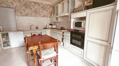 Detached House with Garden, Lovely Family Home