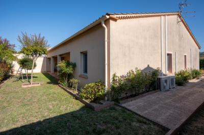 Detached Villa with Swimming Pool