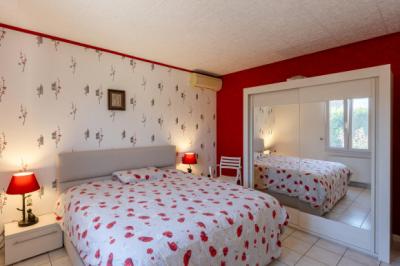 Detached Villa with Swimming Pool